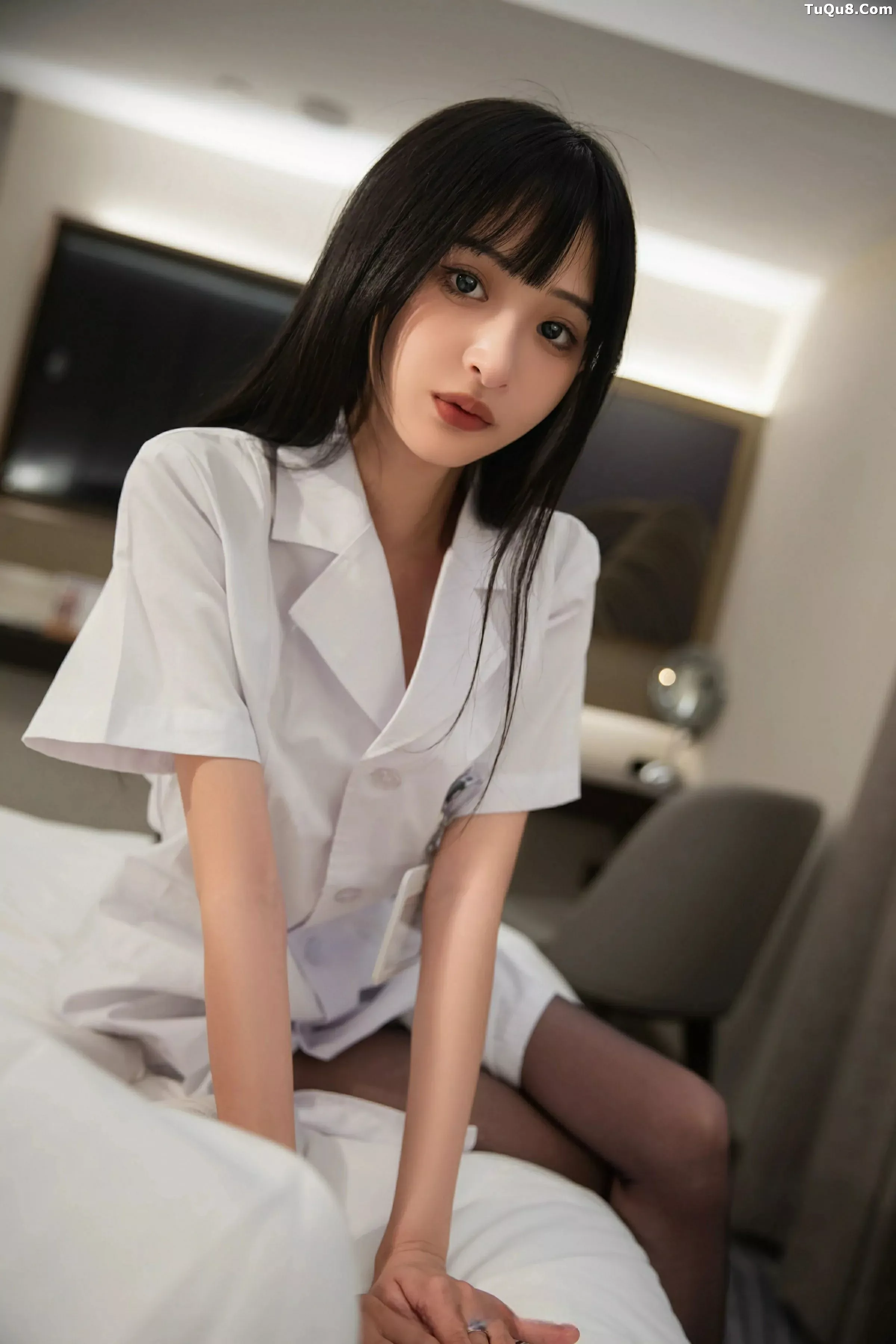 1302584