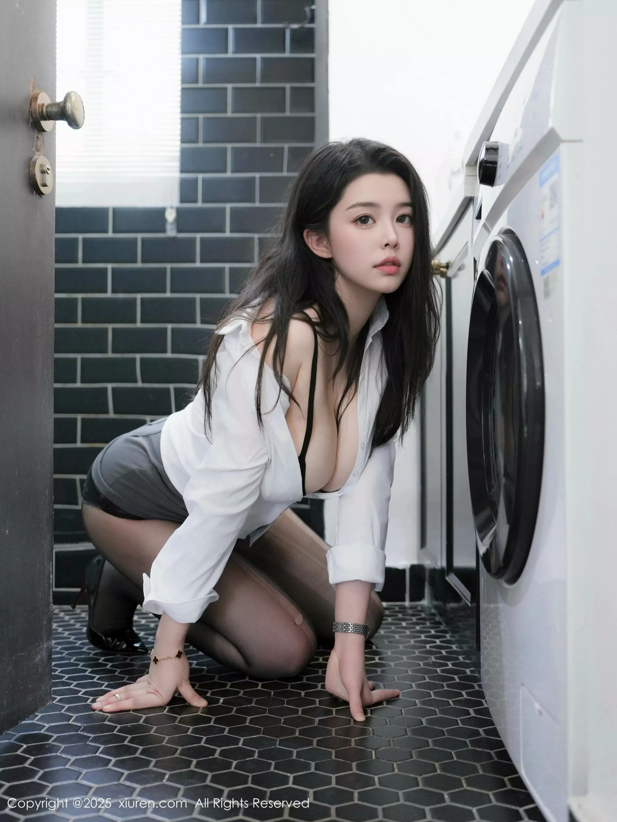 1303073
