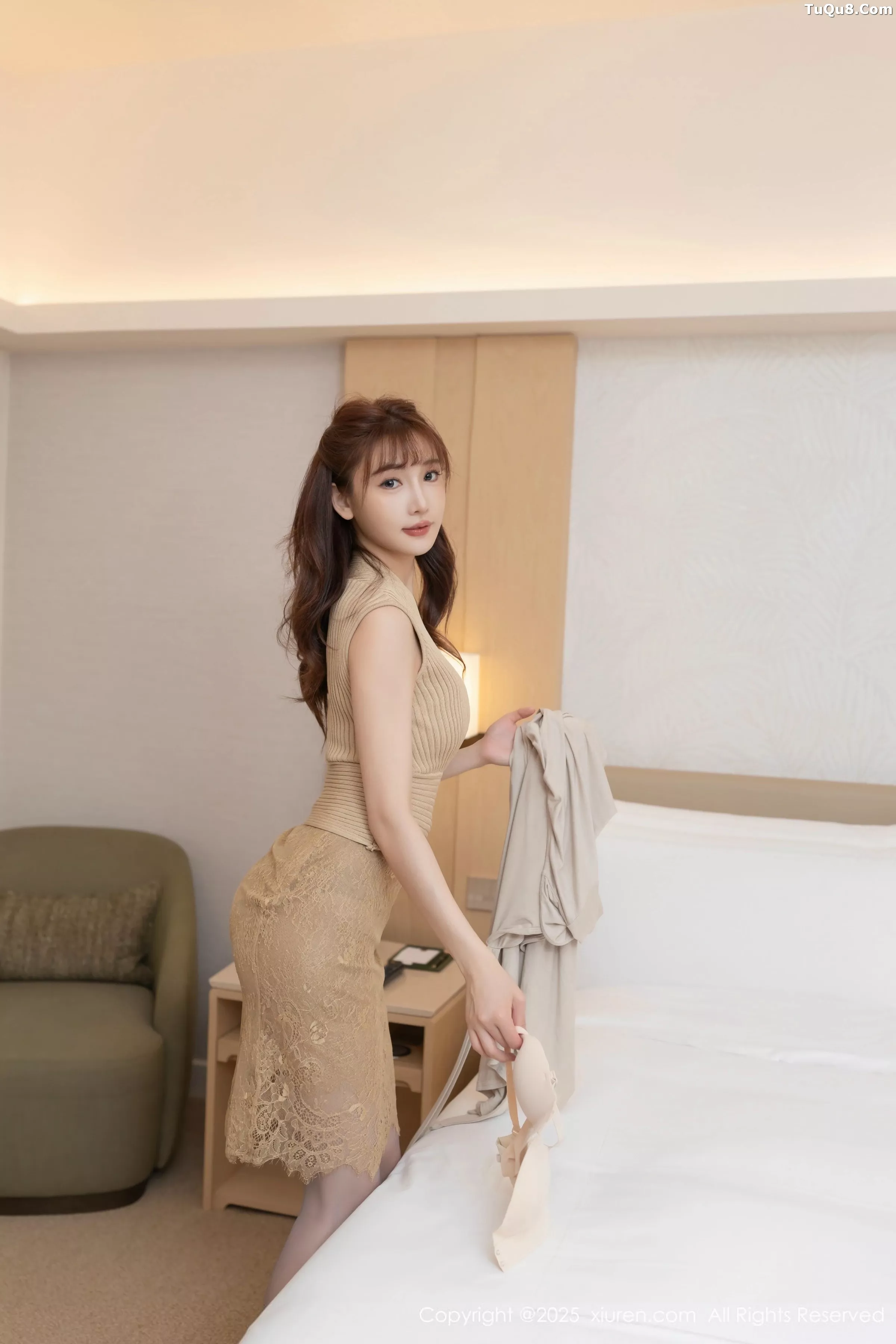 1302348