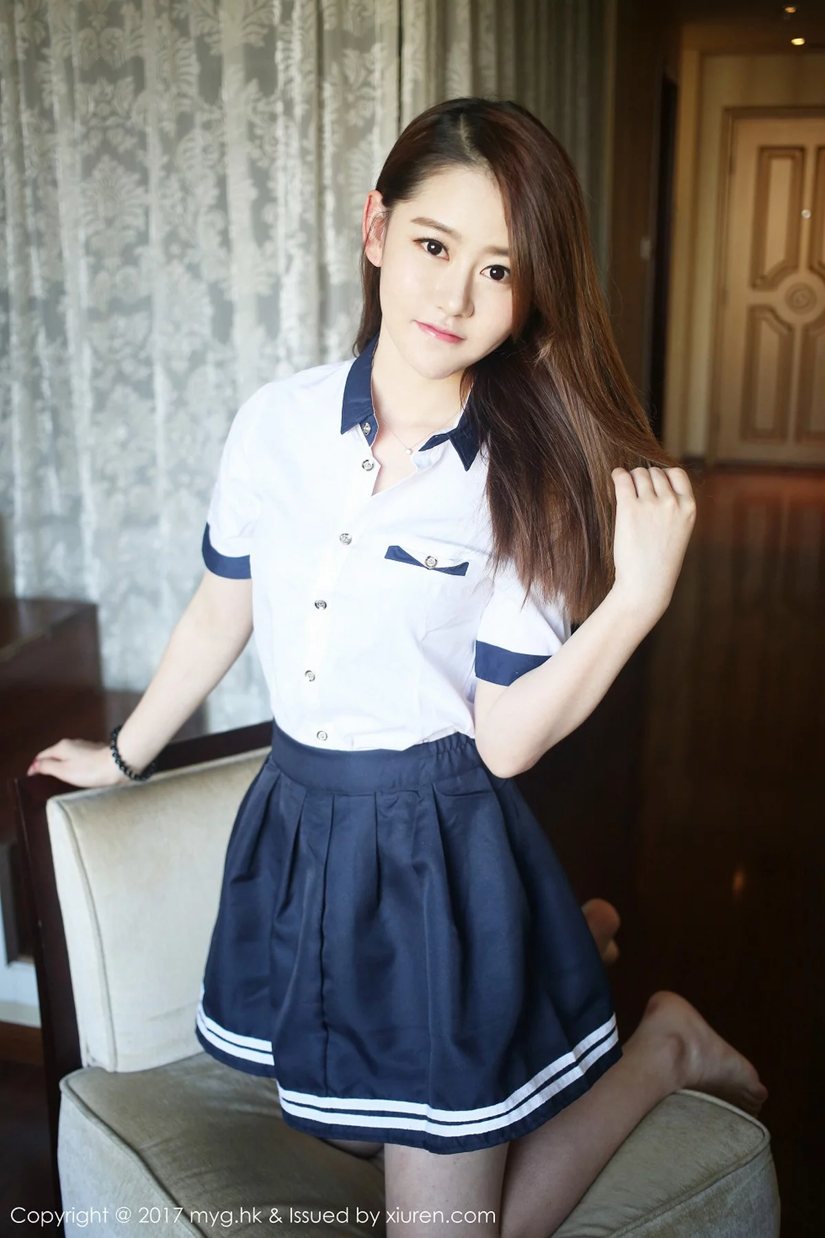 [MyGirl美媛馆]Vol.241_养眼嫩模艾然Airan短裙学生装+性感兔女郎完美诱惑写真51P