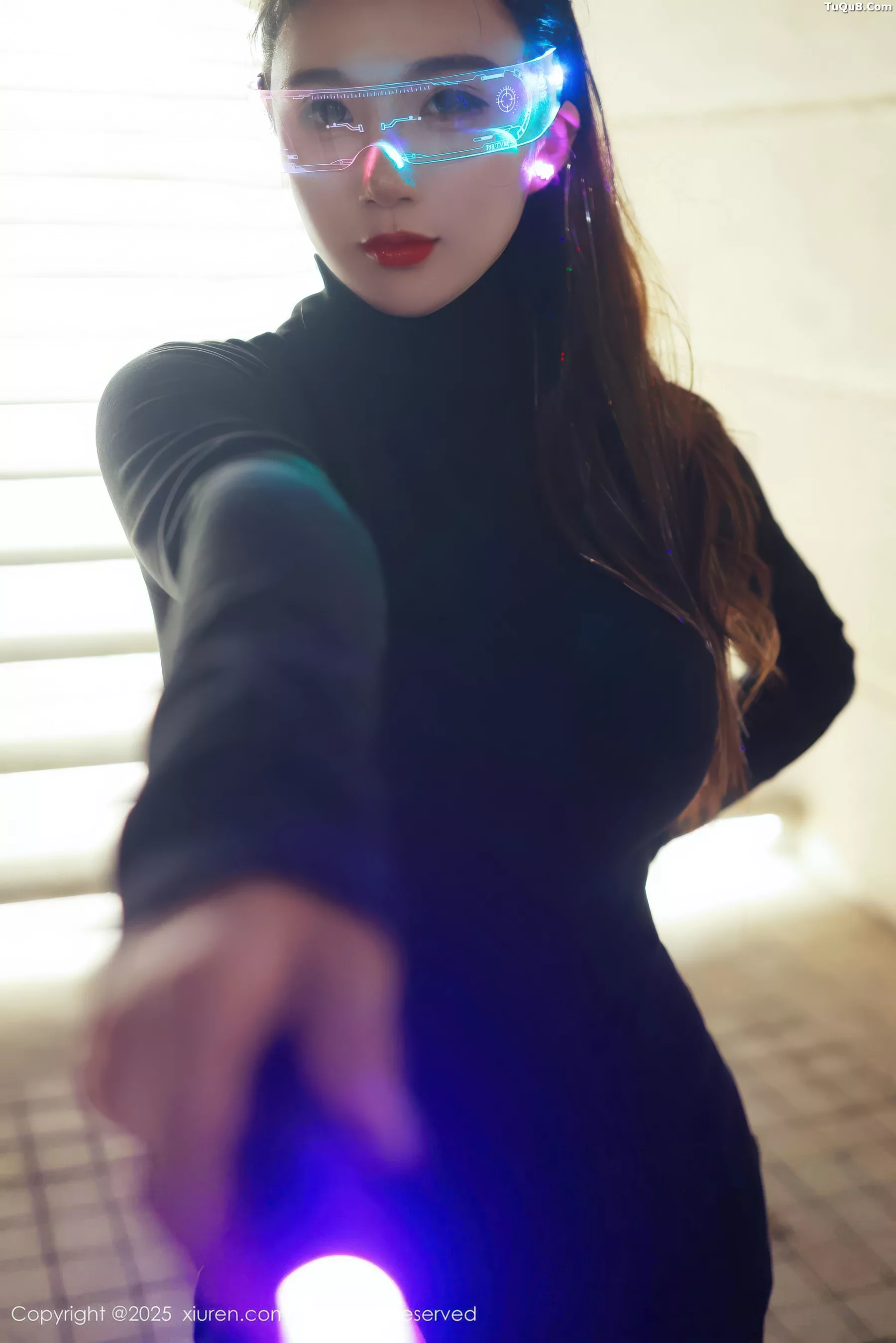 1261124