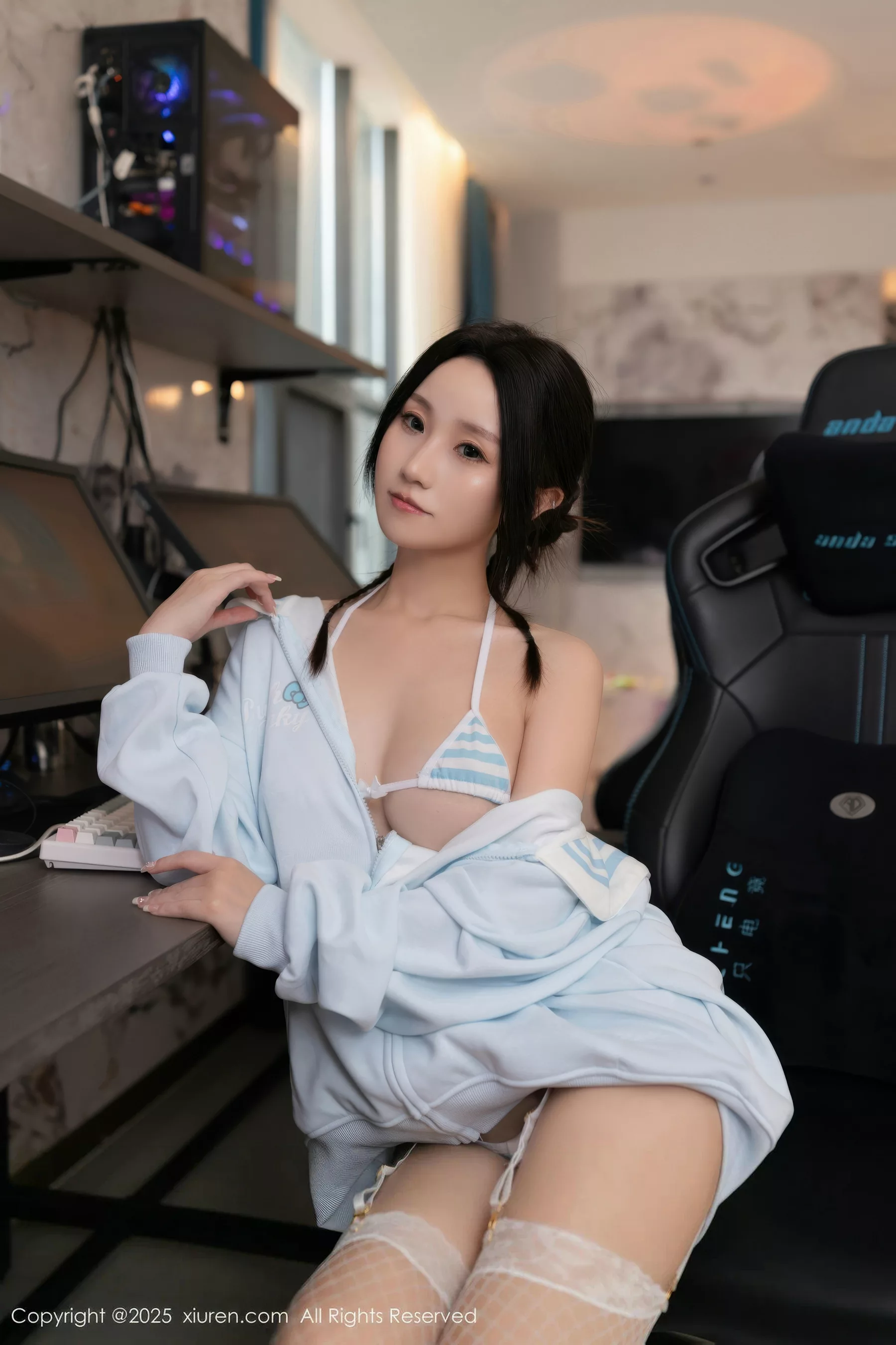 1270805