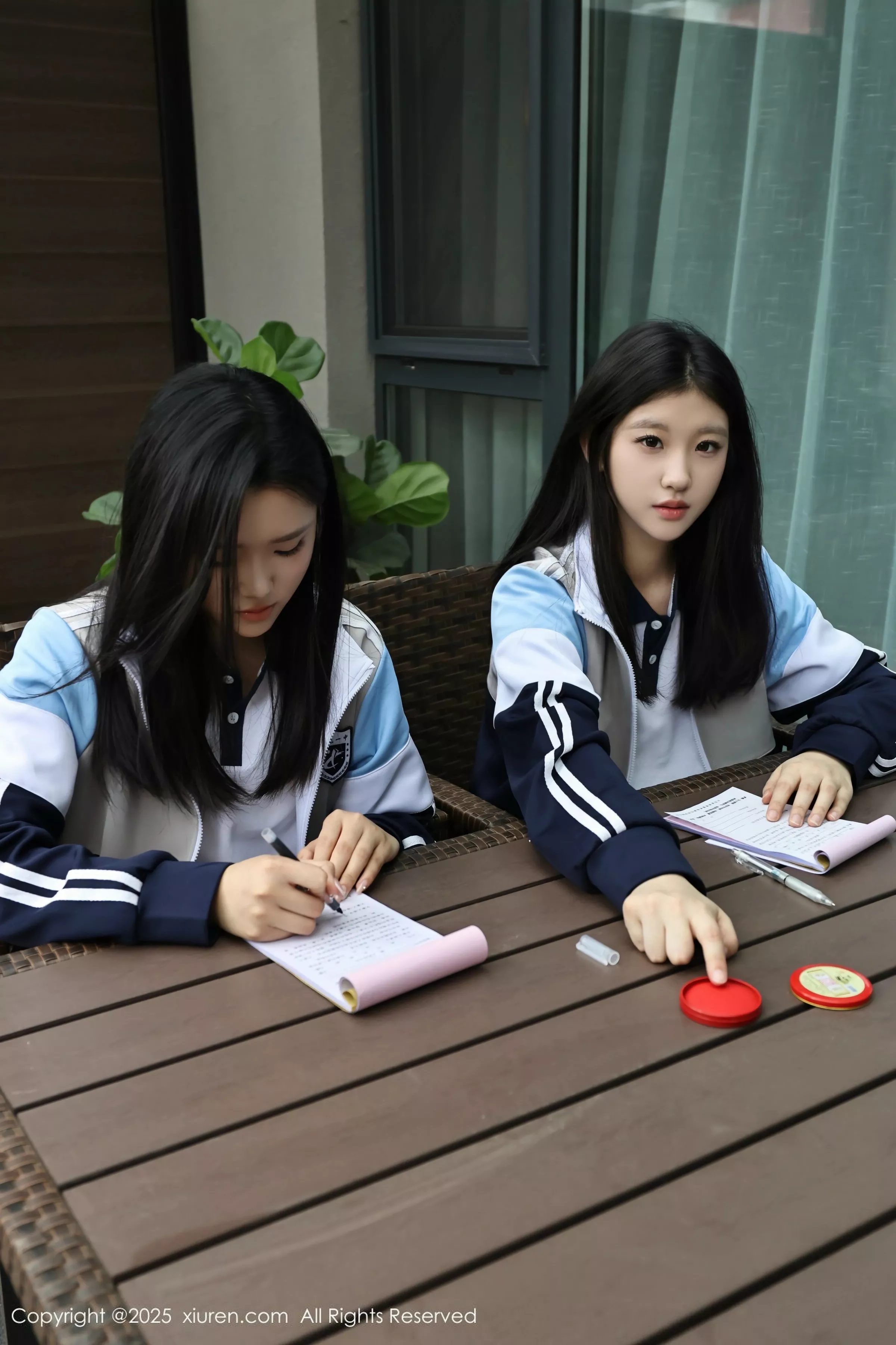 1305056