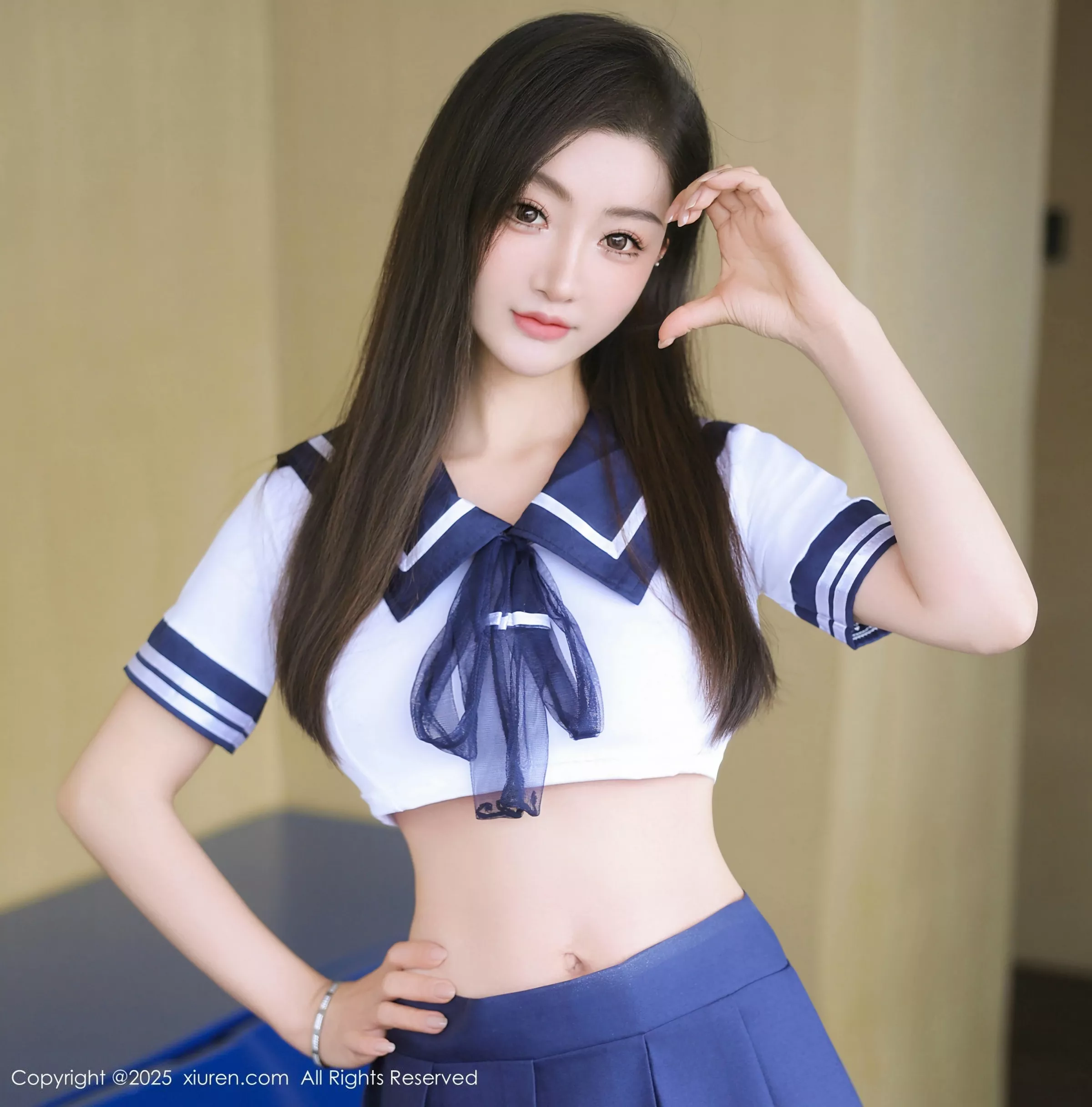 1305619