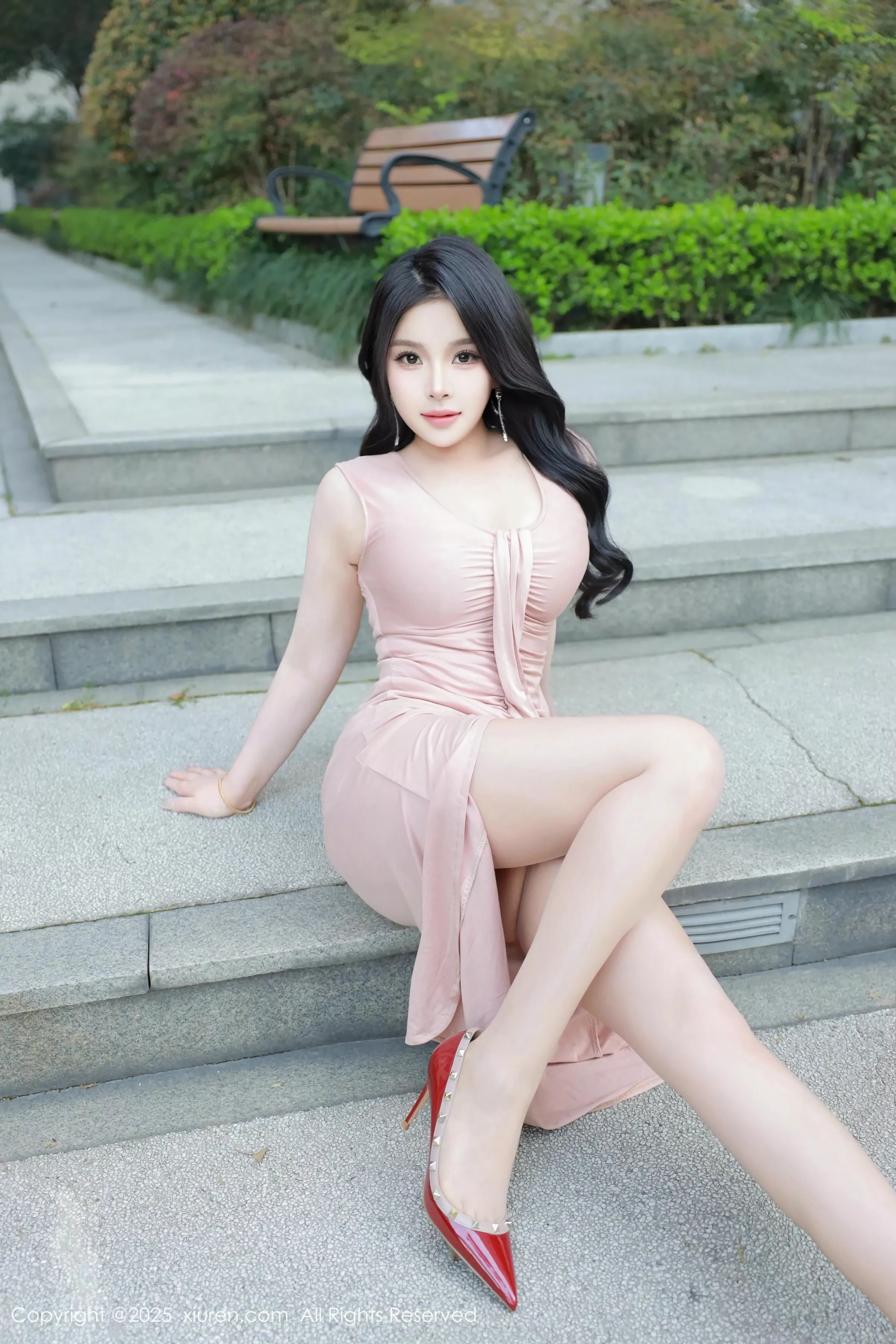1305925