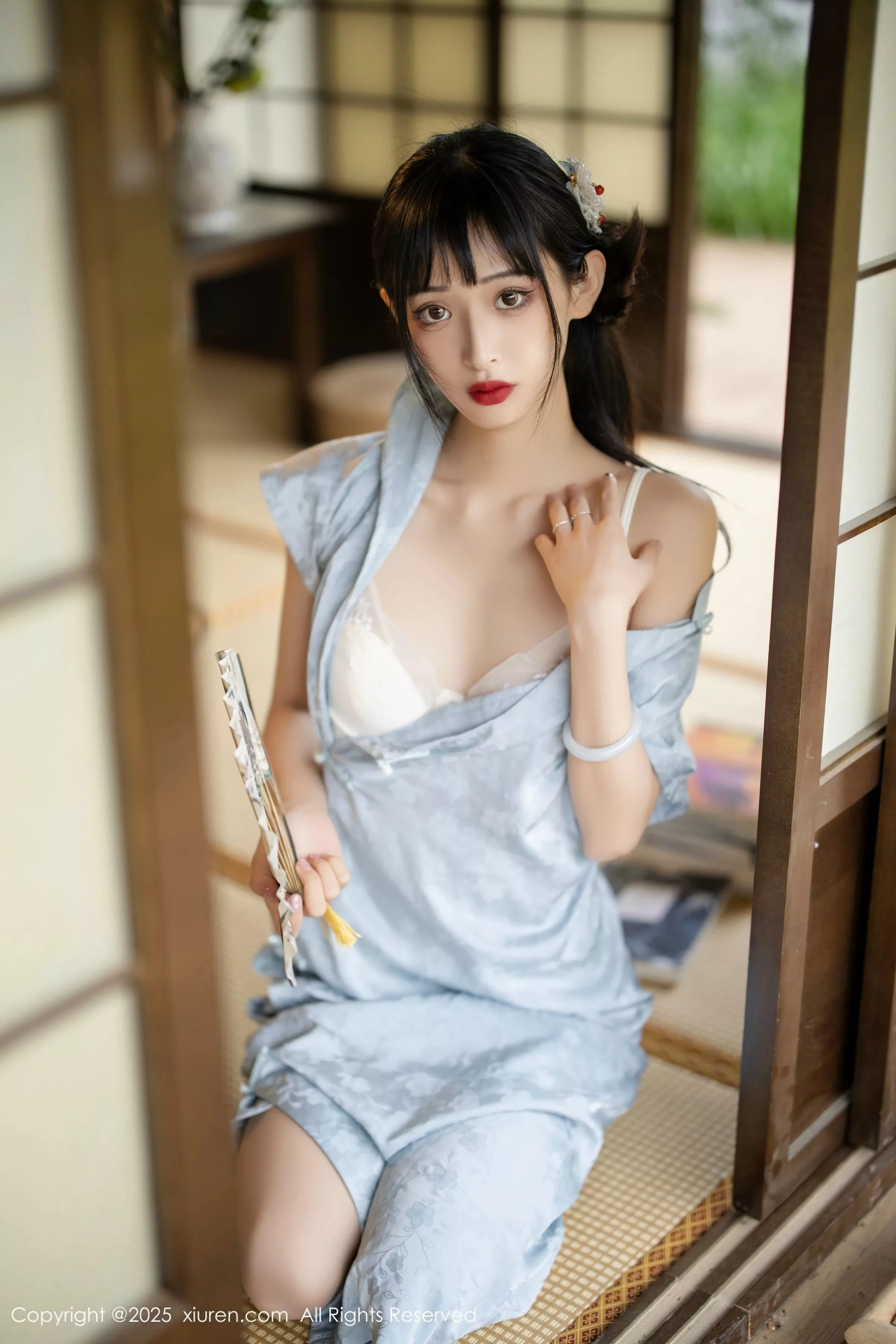 1308725