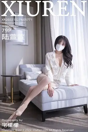 [XiuRen秀人网]No.5771_模特陆萱萱性感白色毛线衣配浅色短裙半脱秀完美身材诱惑写真84P