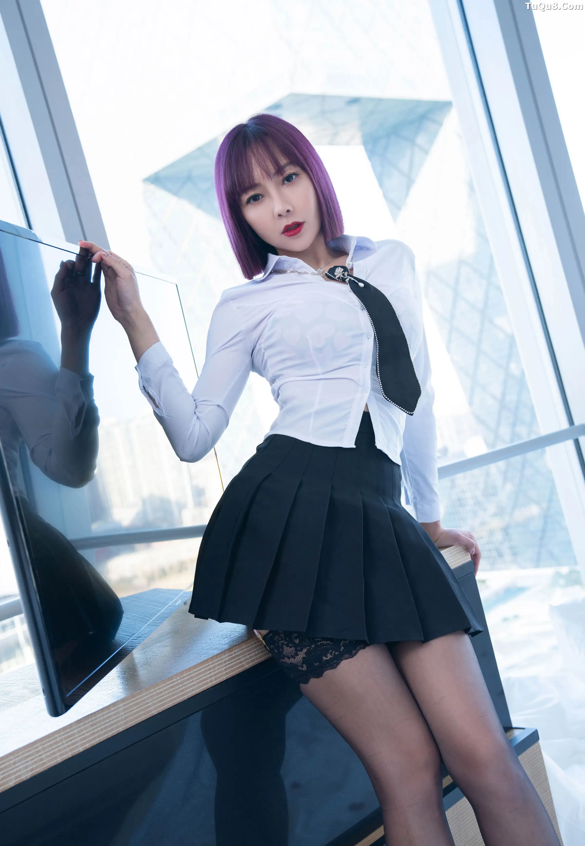 1906807