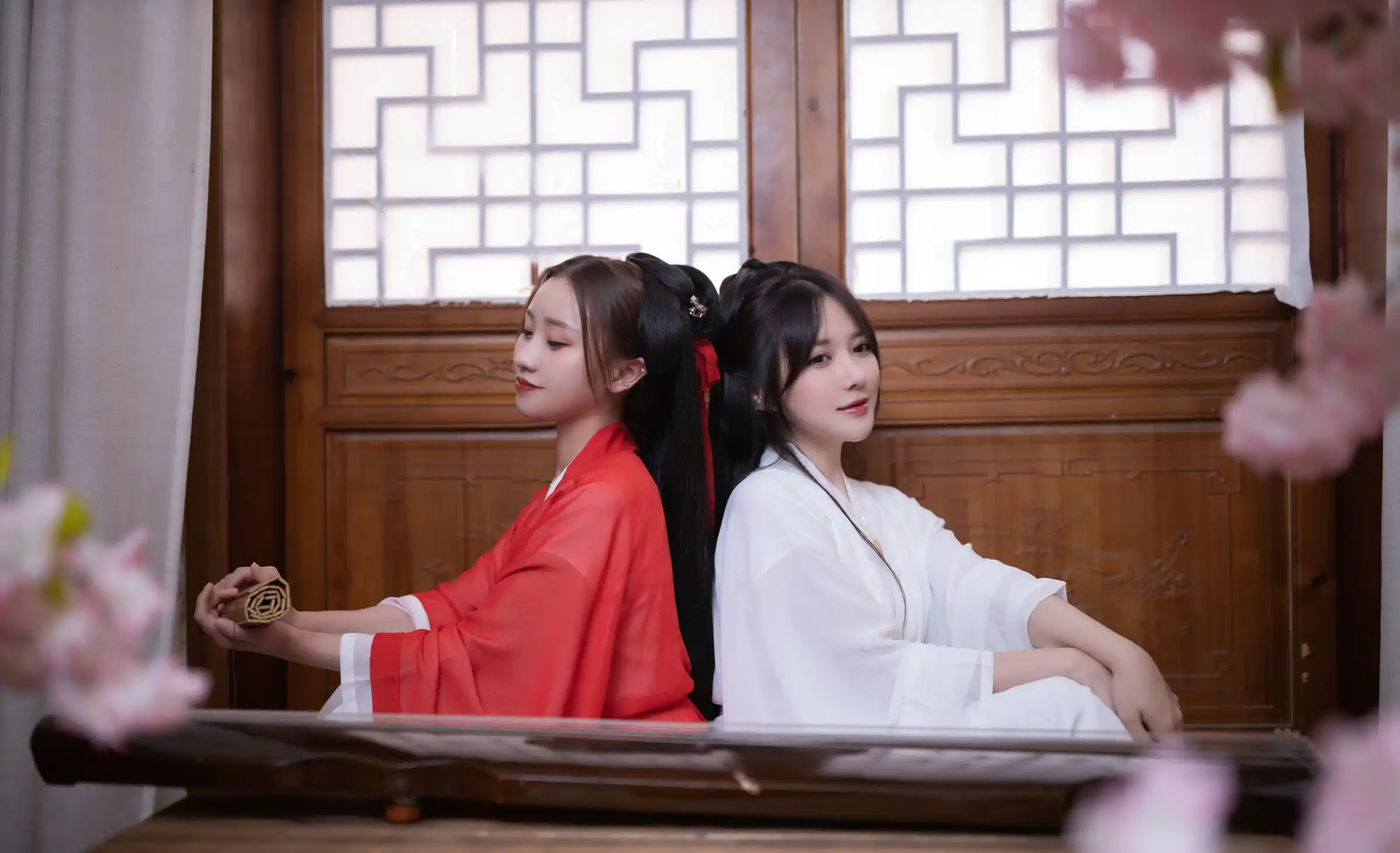 1907299