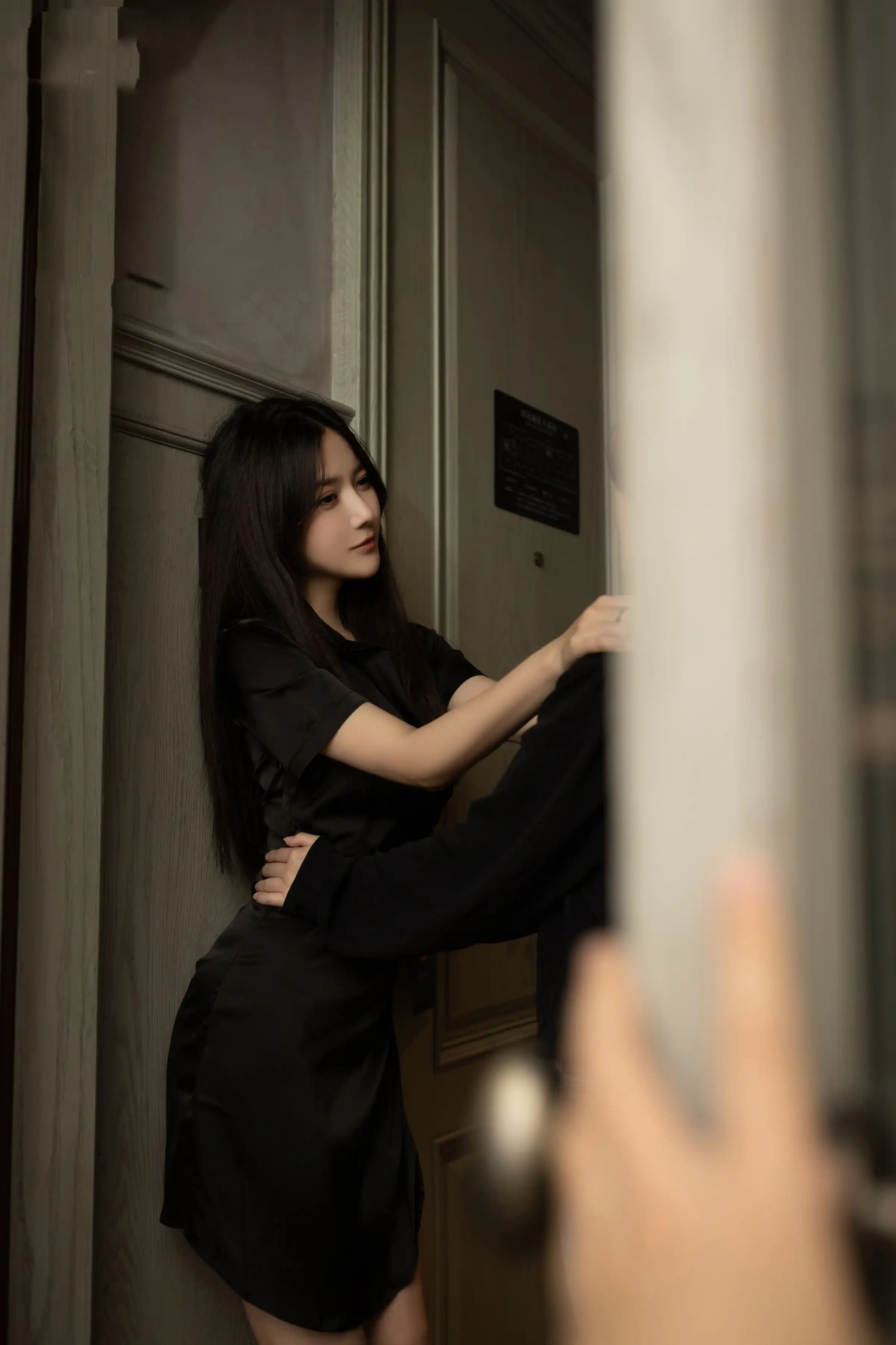 1907199
