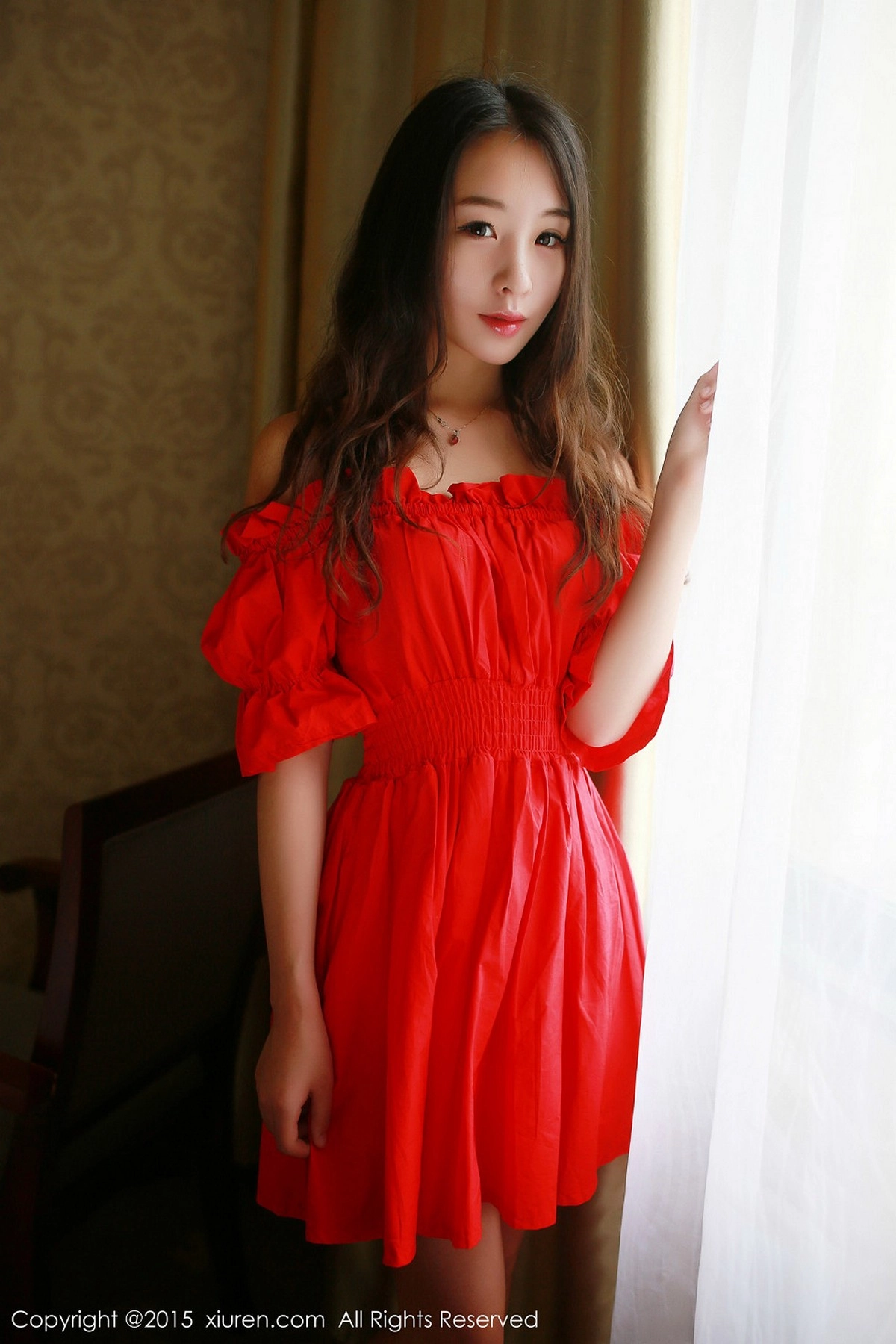 [XiuRen秀人网]No.347_学生妹子梓萱Crystal抹胸连衣裙秀苗条身材性感黑丝写真60P