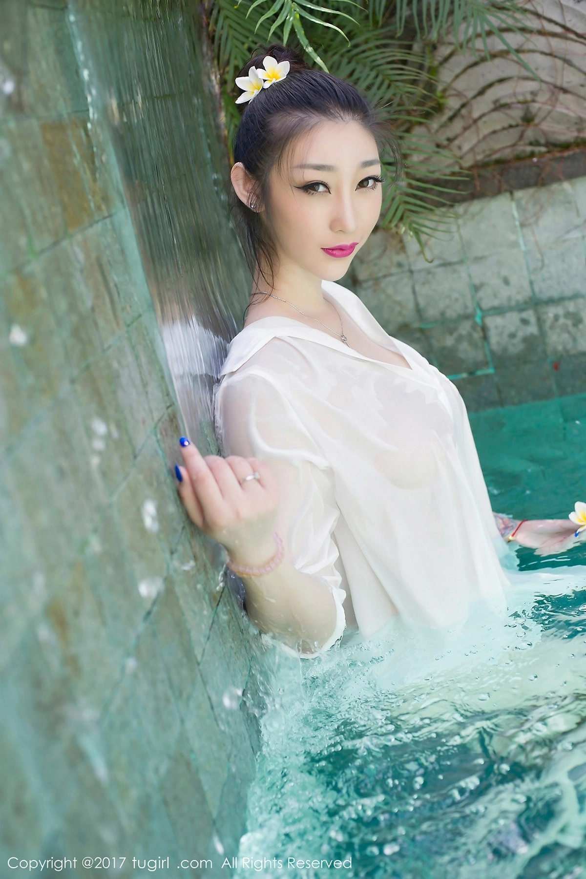 [XiuRen秀人网]No.781_嫩模妲己_Toxic室外浴缸里全裸泡泡浴大尺度爆乳诱惑写真56P