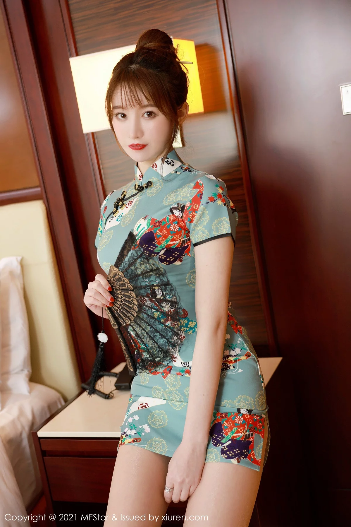 [MFStar模范学院]Vol.471_嫩模yoo优优三亚旅拍私房古韵旗袍配肉丝裤袜极致魅惑写真64P