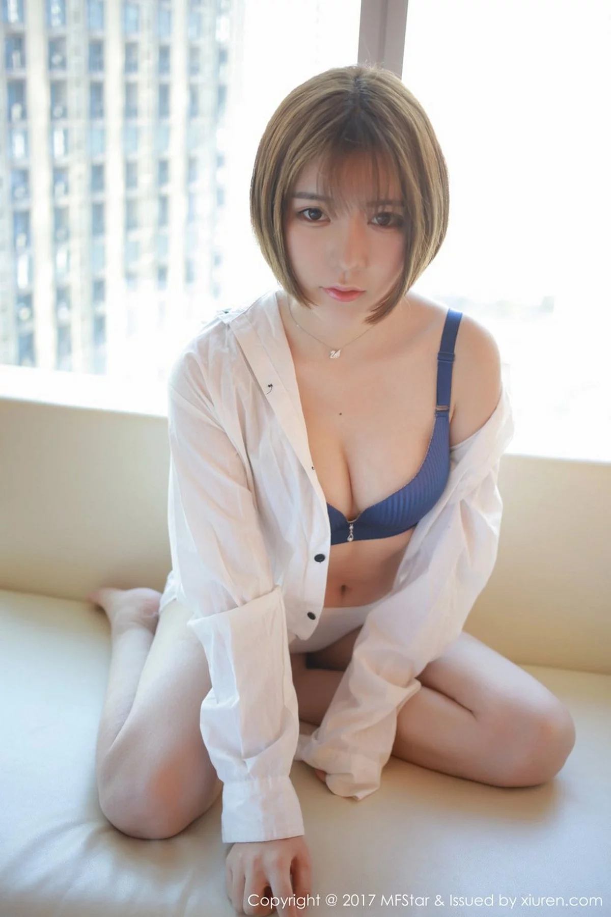 [MFStar模范学院]Vol.089_丽质嫩模冷不丁居家白衬衣不穿内衣秀美胸撩人写真52P