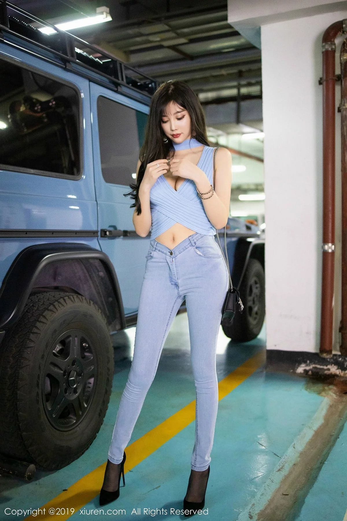 [XiuRen秀人网]No.1810_女神杨晨晨sugar私房半脱牛仔裤露超薄无内黑丝翘臀诱惑写真106P