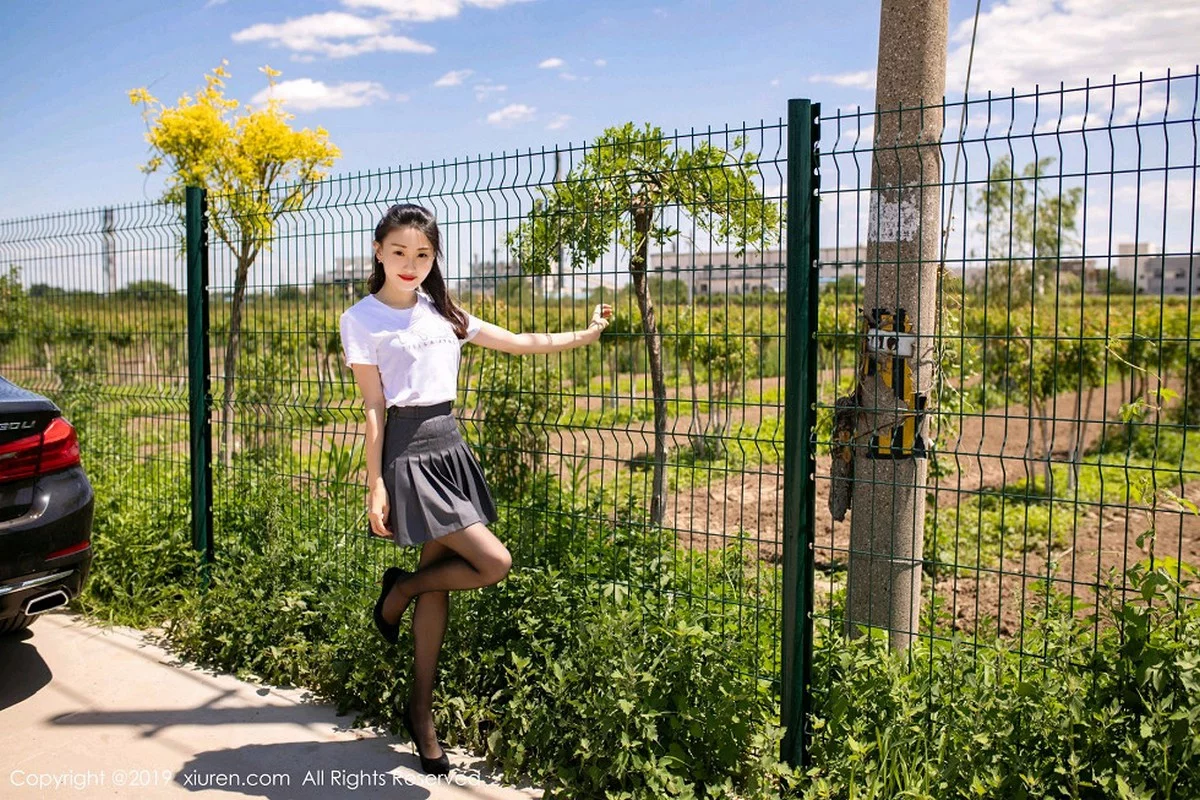 [XiuRen秀人网]No.1528_嫩模狐小妖Baby性感香车美女+户外蕾丝内衣半脱诱惑写真43P