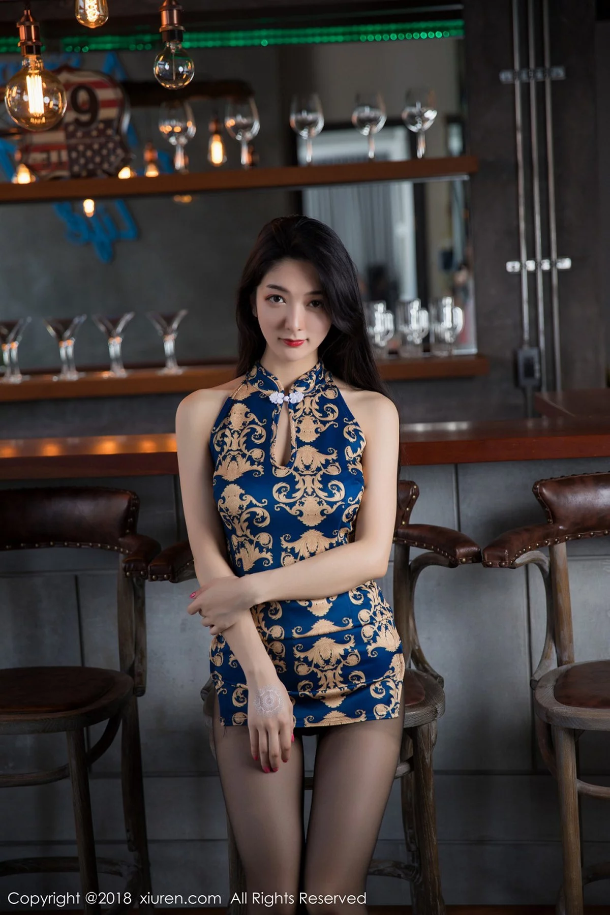 [XiuRen秀人网]No.1131_女神小热巴普吉岛旅拍私房小旗袍配无内黑丝裤袜极致诱惑写真55P