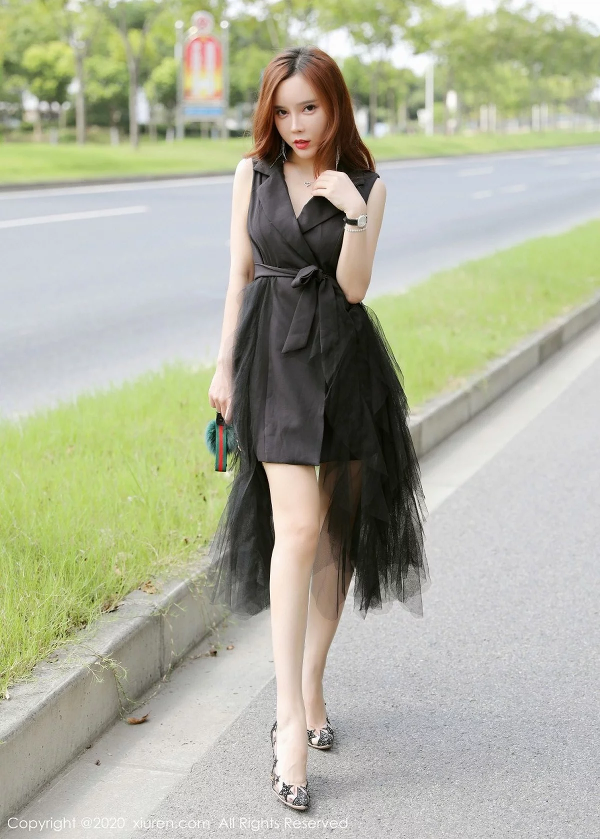 [XiuRen秀人网]No.2048_嫩模艾小青户外大胆外拍性感白色情趣内衣露火辣身材诱惑写真48P