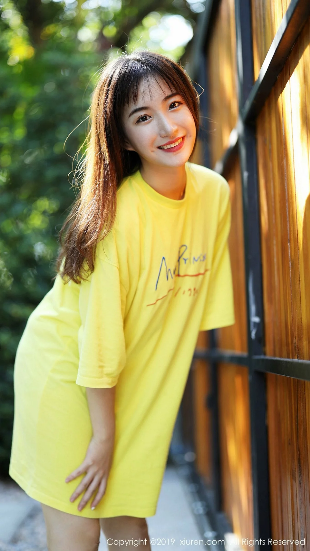 [XiuRen秀人网]No.1892_嫩模艺儿拿铁泰国旅拍室外小清新主题蕾丝短裙迷人诱惑写真55P