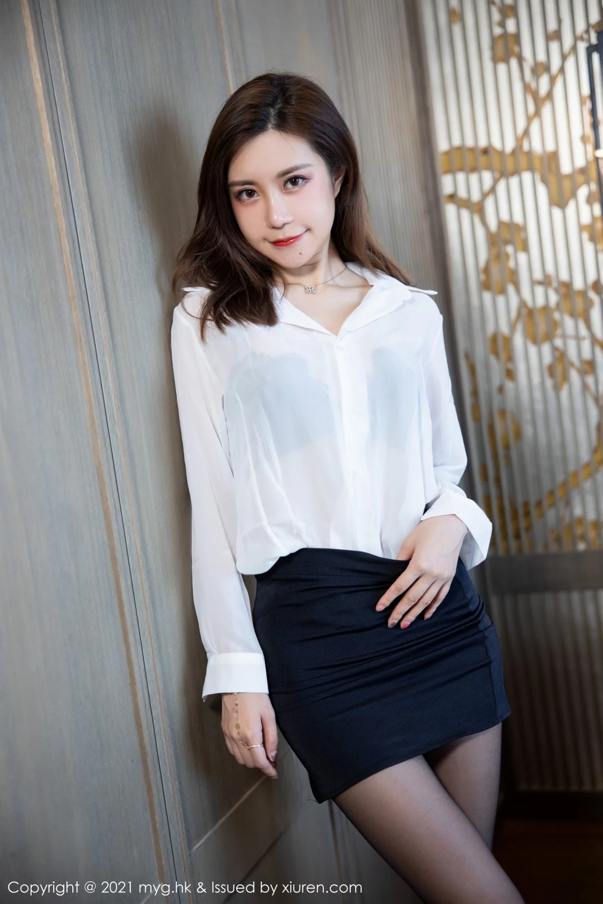 [MyGirl美媛馆]Vol.575_女神绮里嘉Carina杭州旅拍浴室黑白职业装配黑丝裤袜诱惑写真66P