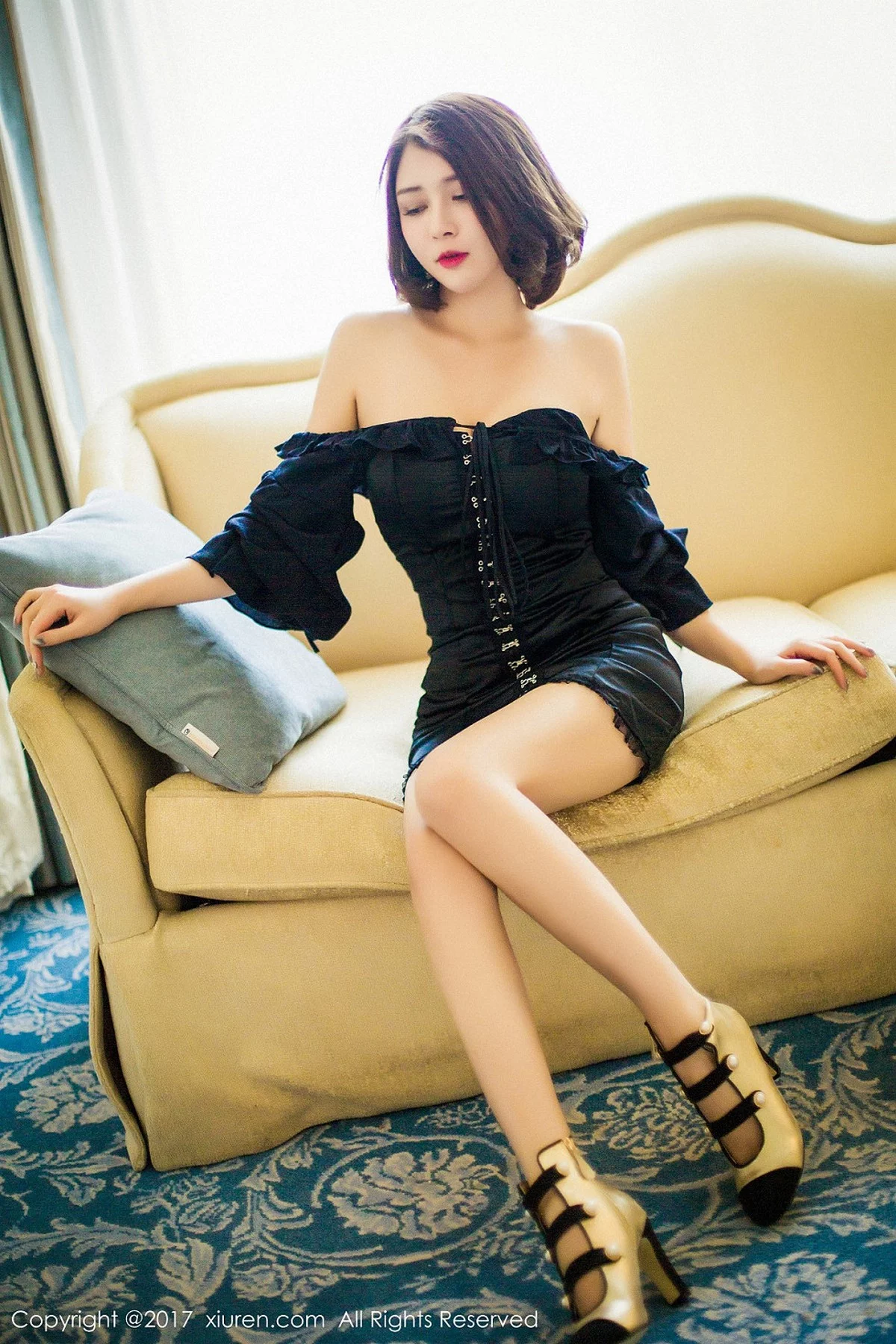 [XiuRen秀人网]No.879_嫩模女神廿十黑色蕾丝睡裙秀完美身材浴室湿身诱惑写真48P