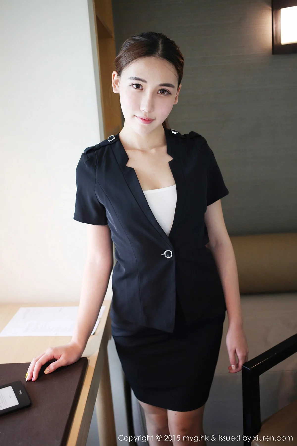 [MyGirl美媛馆]Vol.161_嫩模熊吖BOBO黑色教师制服吊带丝袜性感迷人写真40P