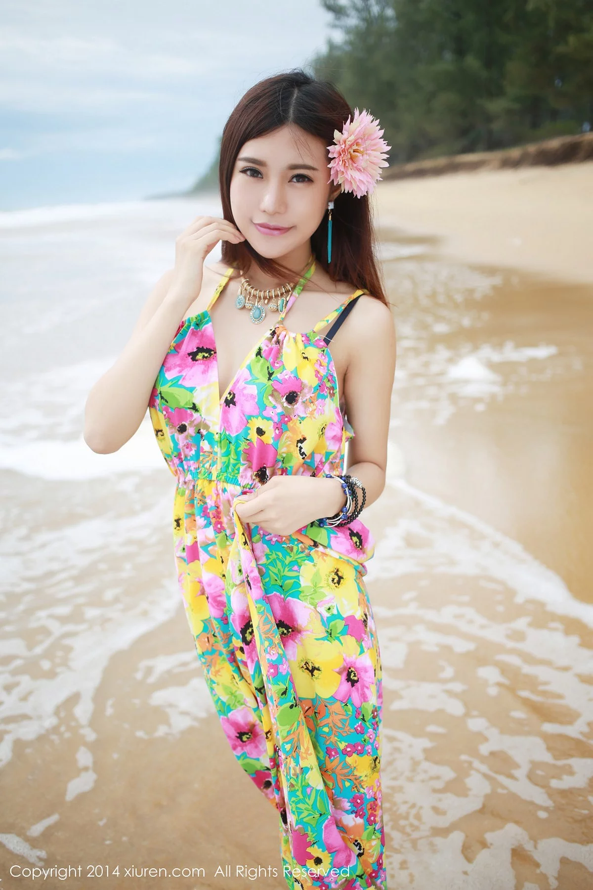 [XiuRen秀人网]No.200_花仙子美女绮里嘉ula花色连身裙海边撩人风情性感写真69P
