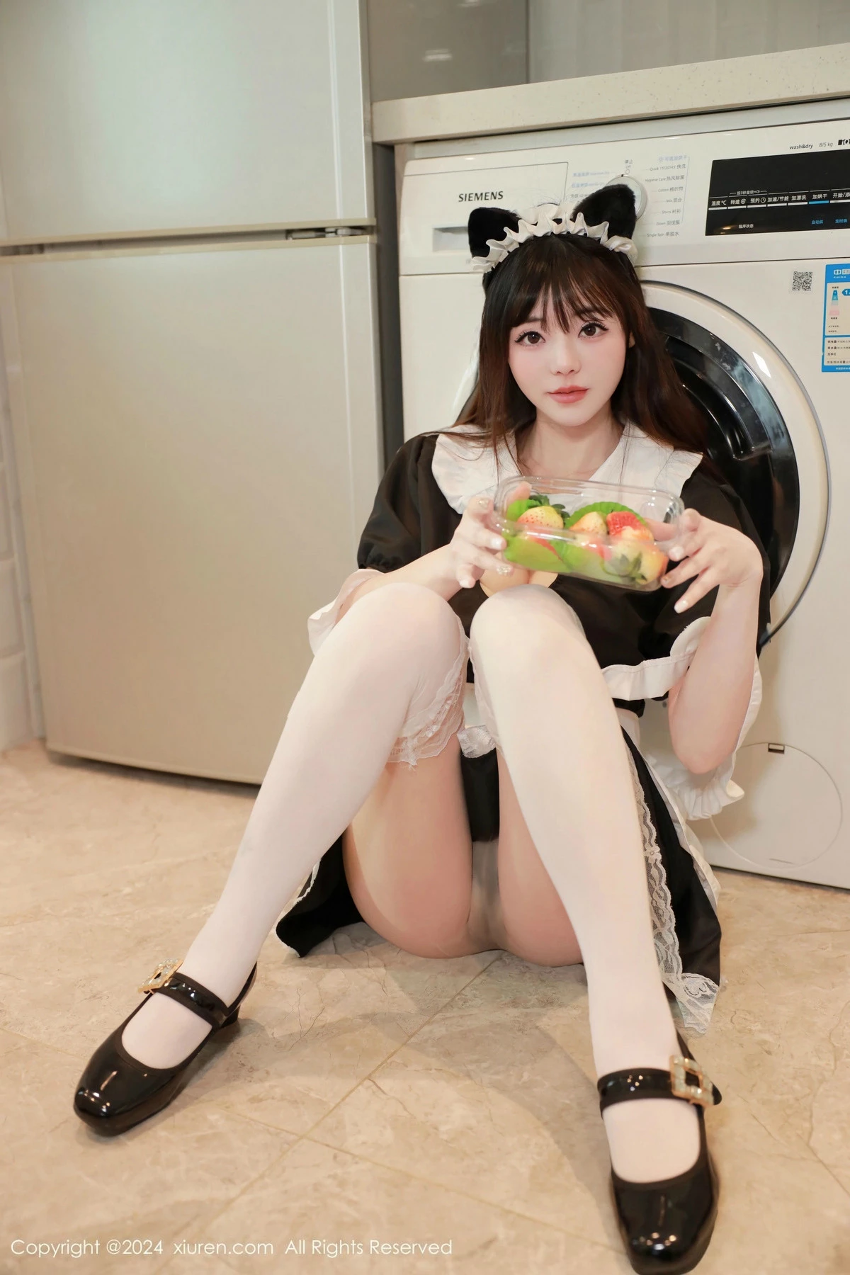 1350561