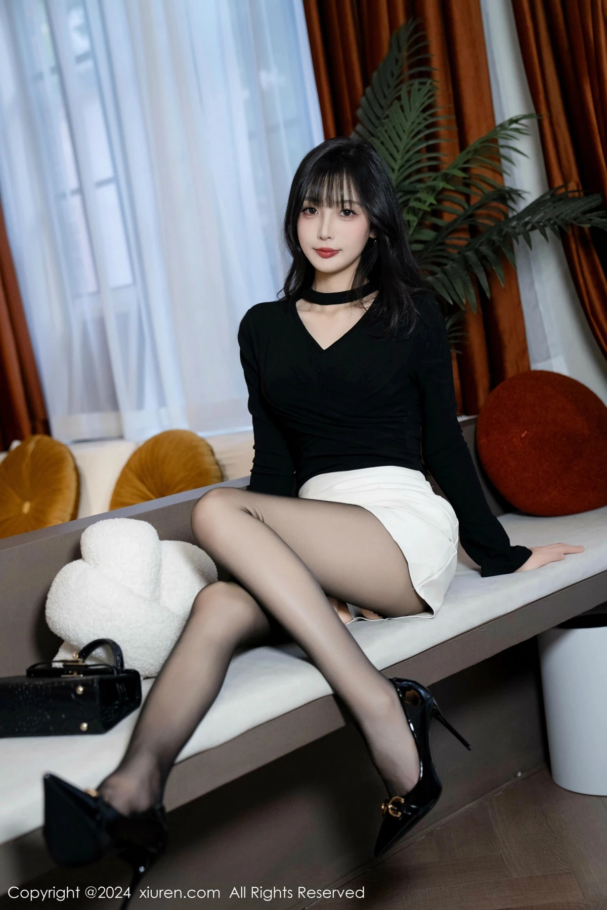 1350896