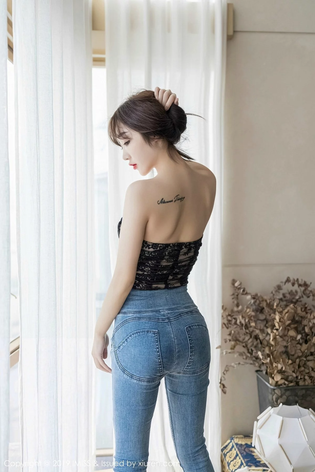 1402323