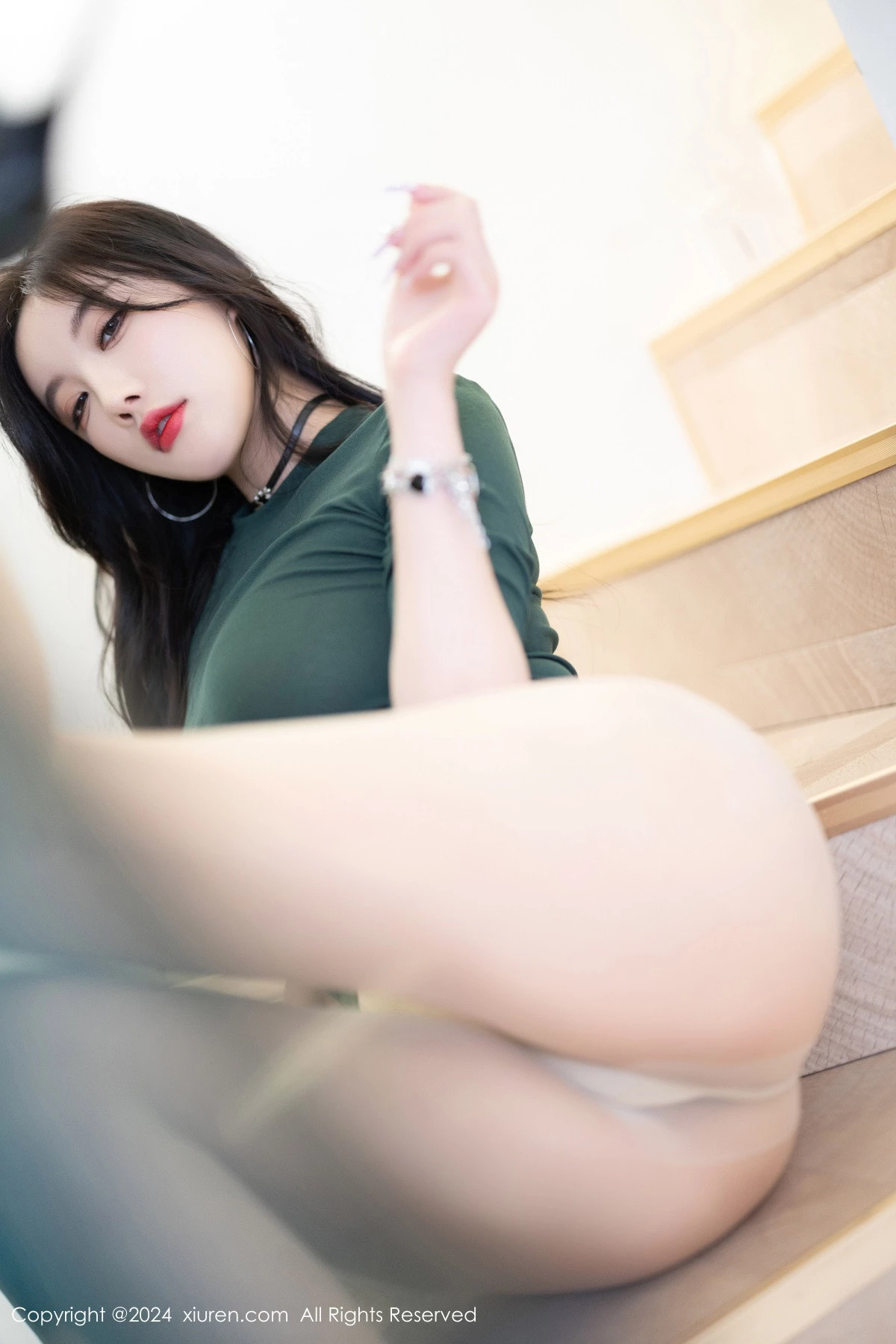 1371081