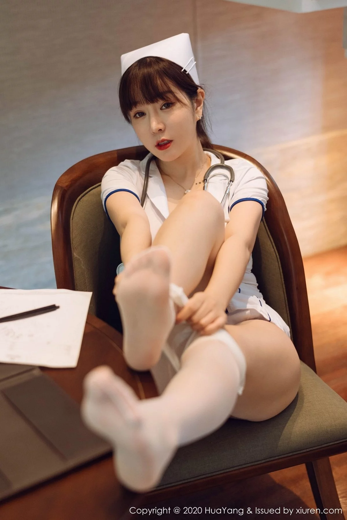 1556831