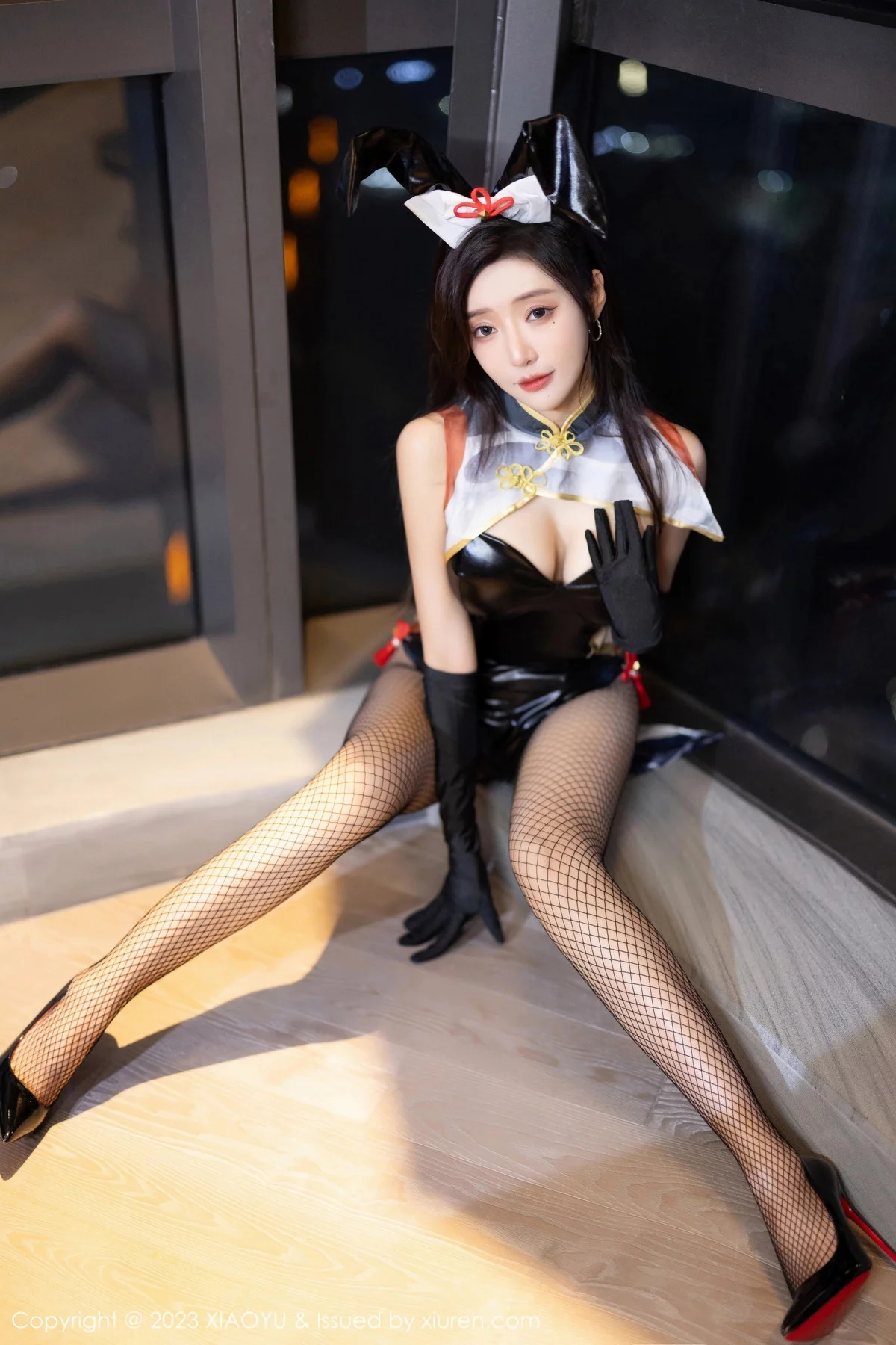 1604888