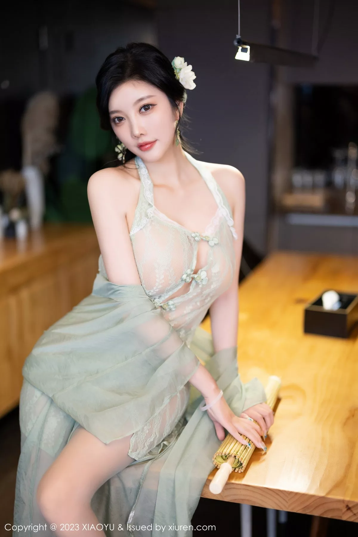 1609807