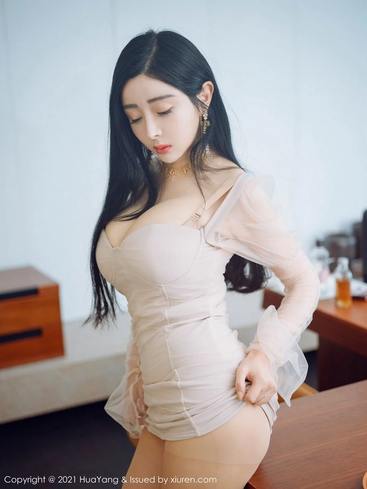 1557213