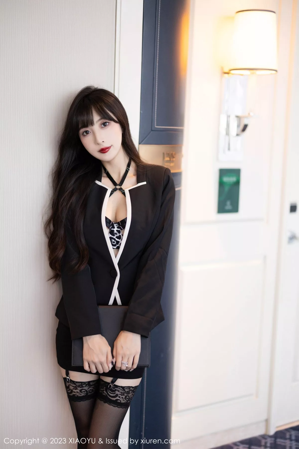 1610368