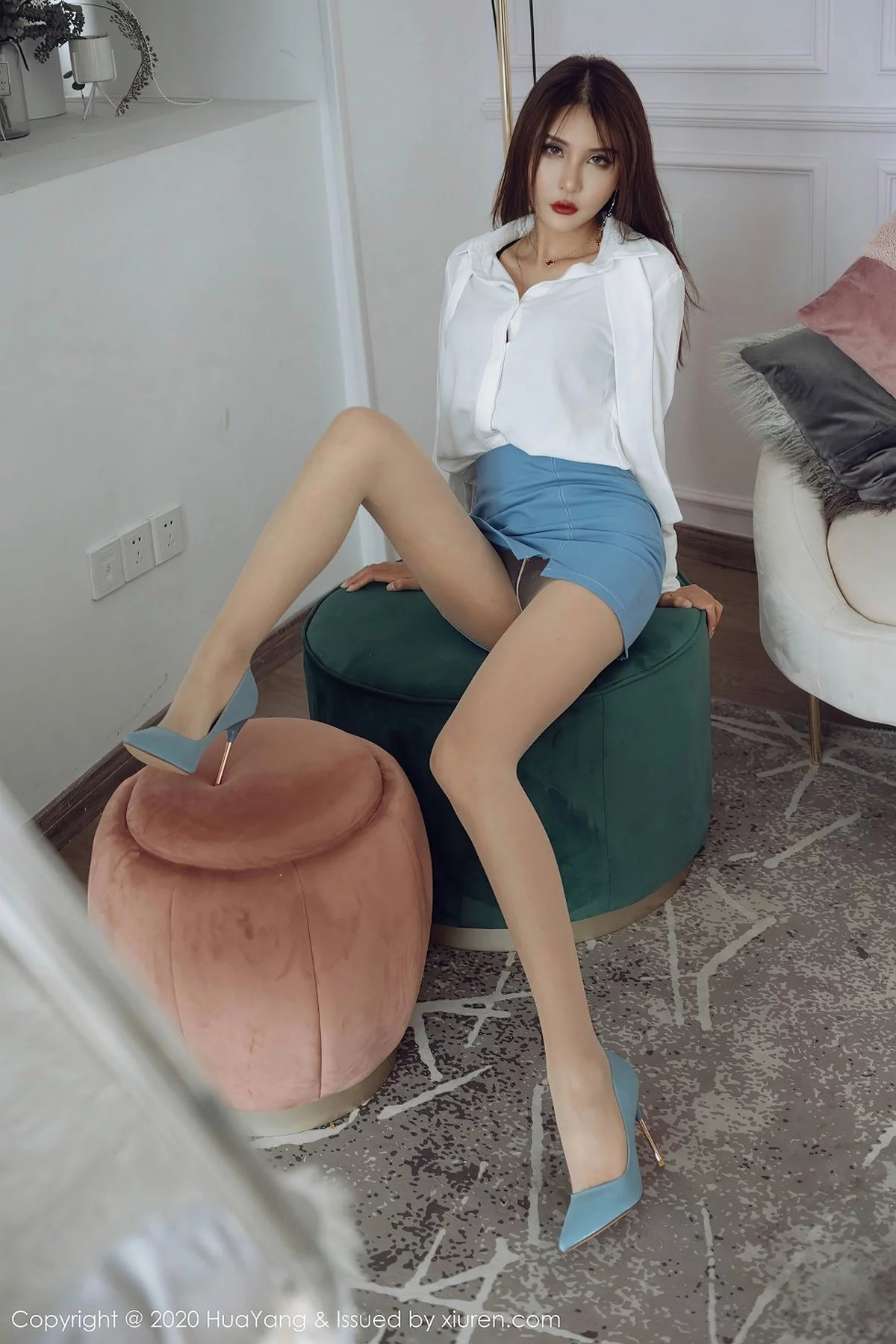 1560635