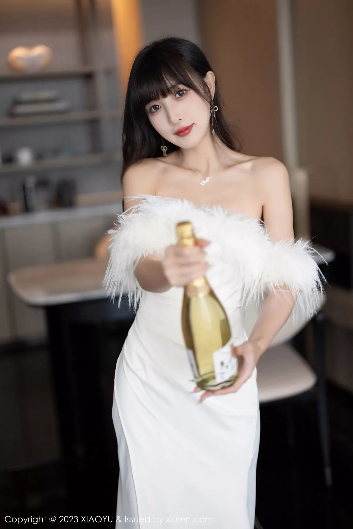 1615999