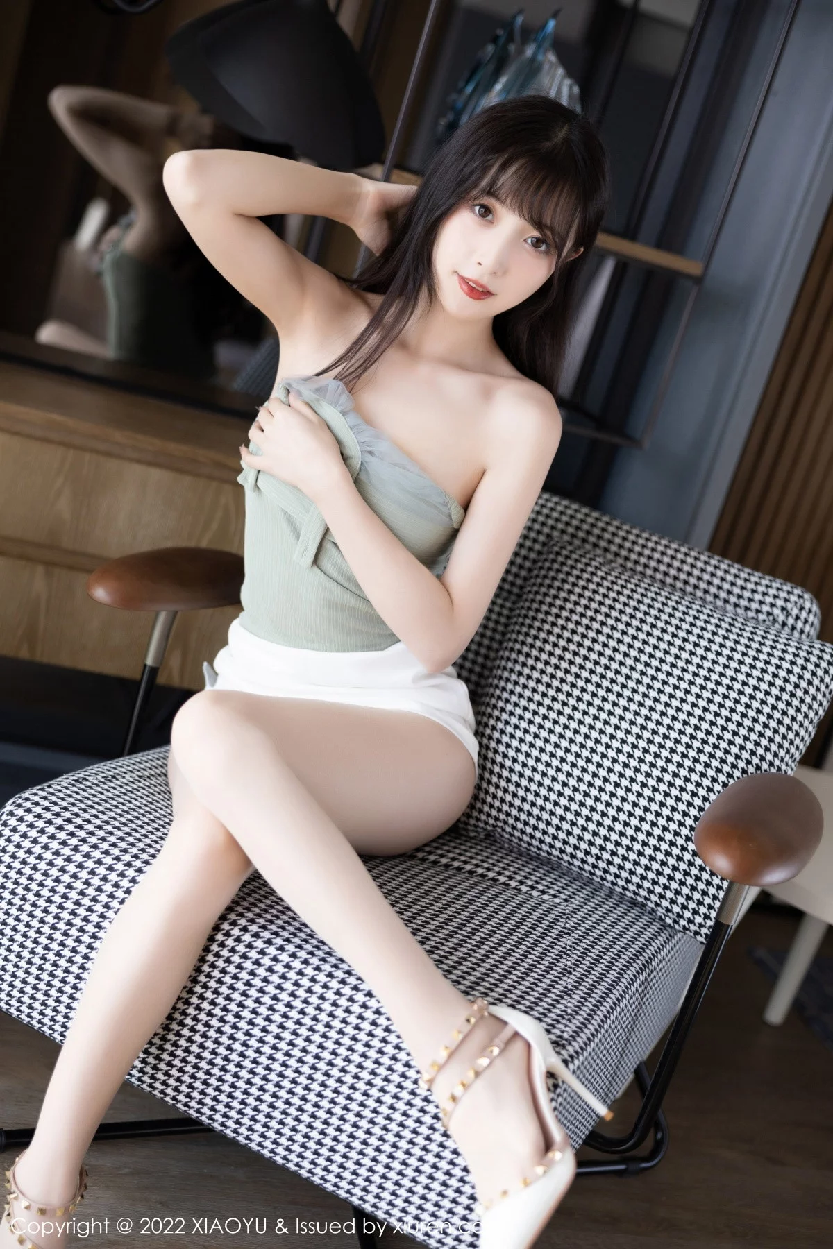 1651823