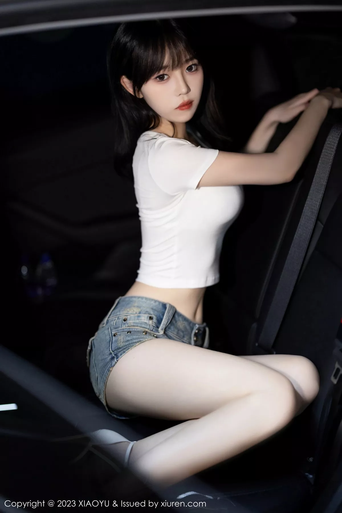 1611971