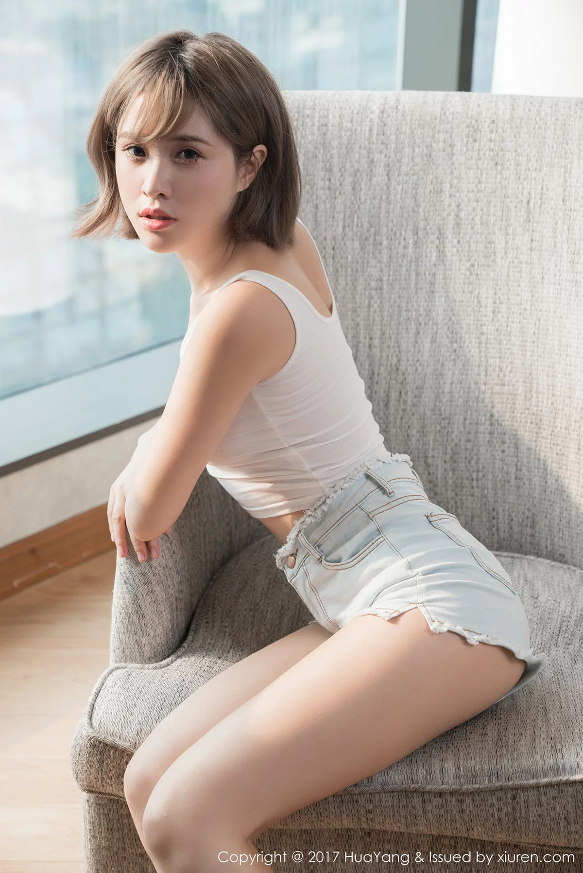 1900701