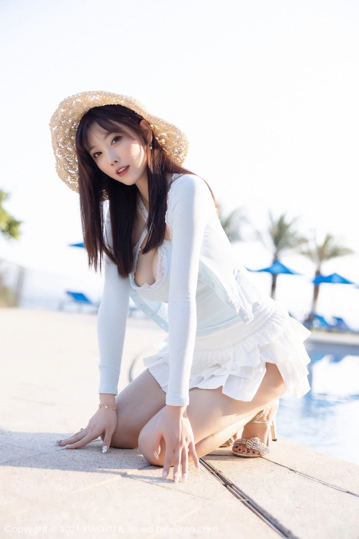 1702176