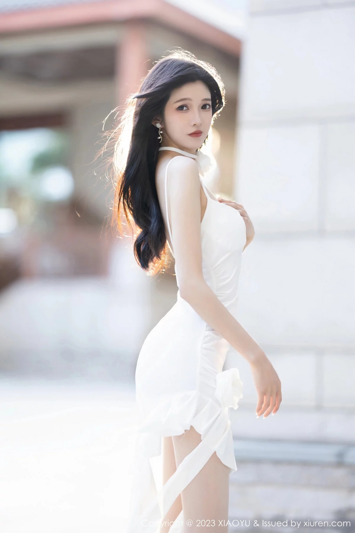 1604228