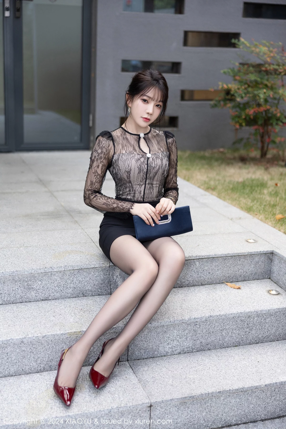 1605710