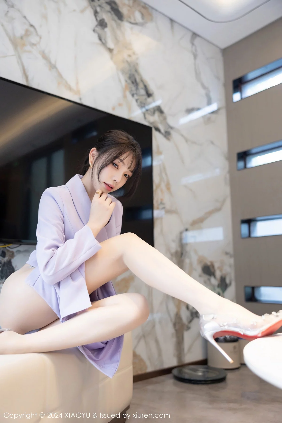 1605837