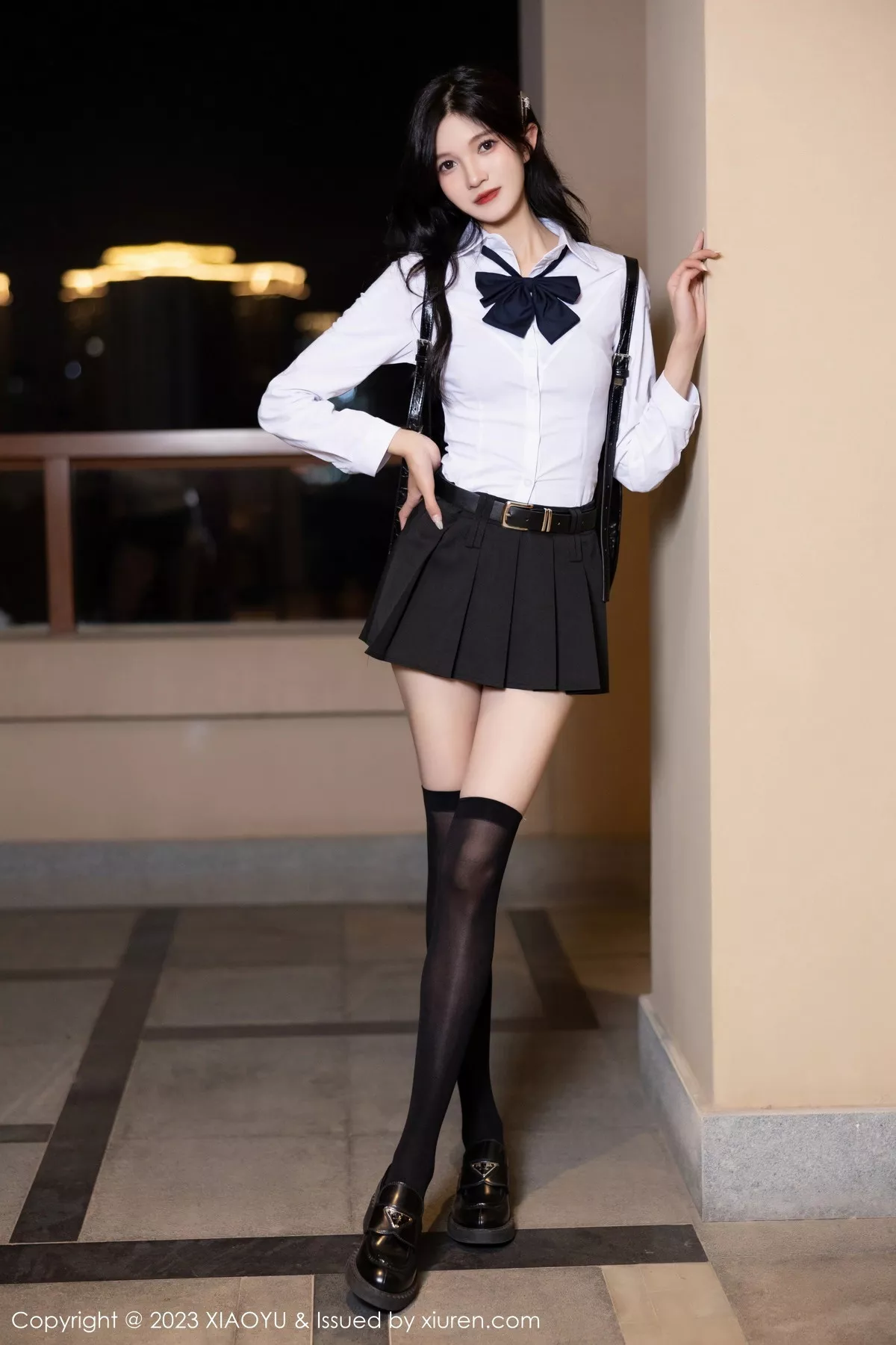 1610869