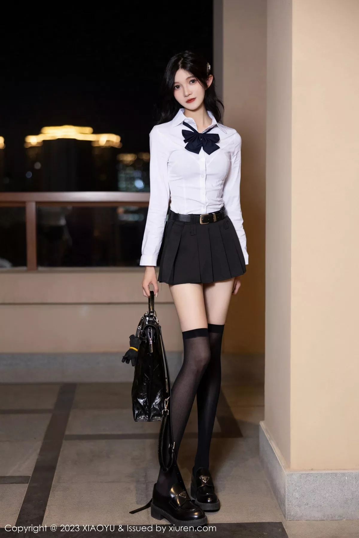 1610904