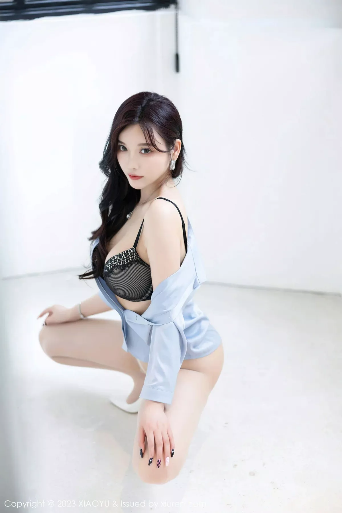 1617303