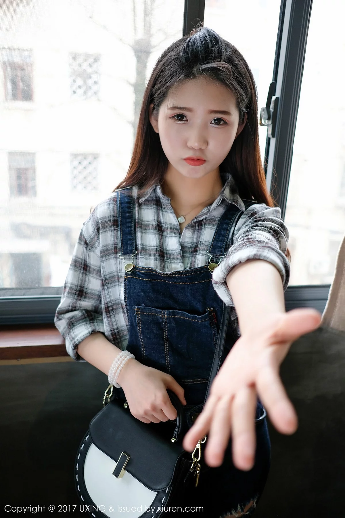 1805043