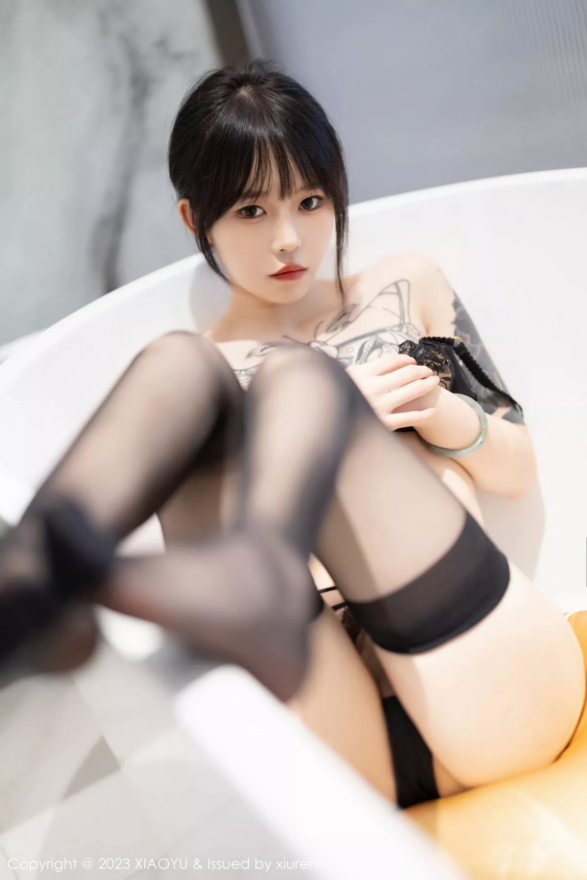 1619803